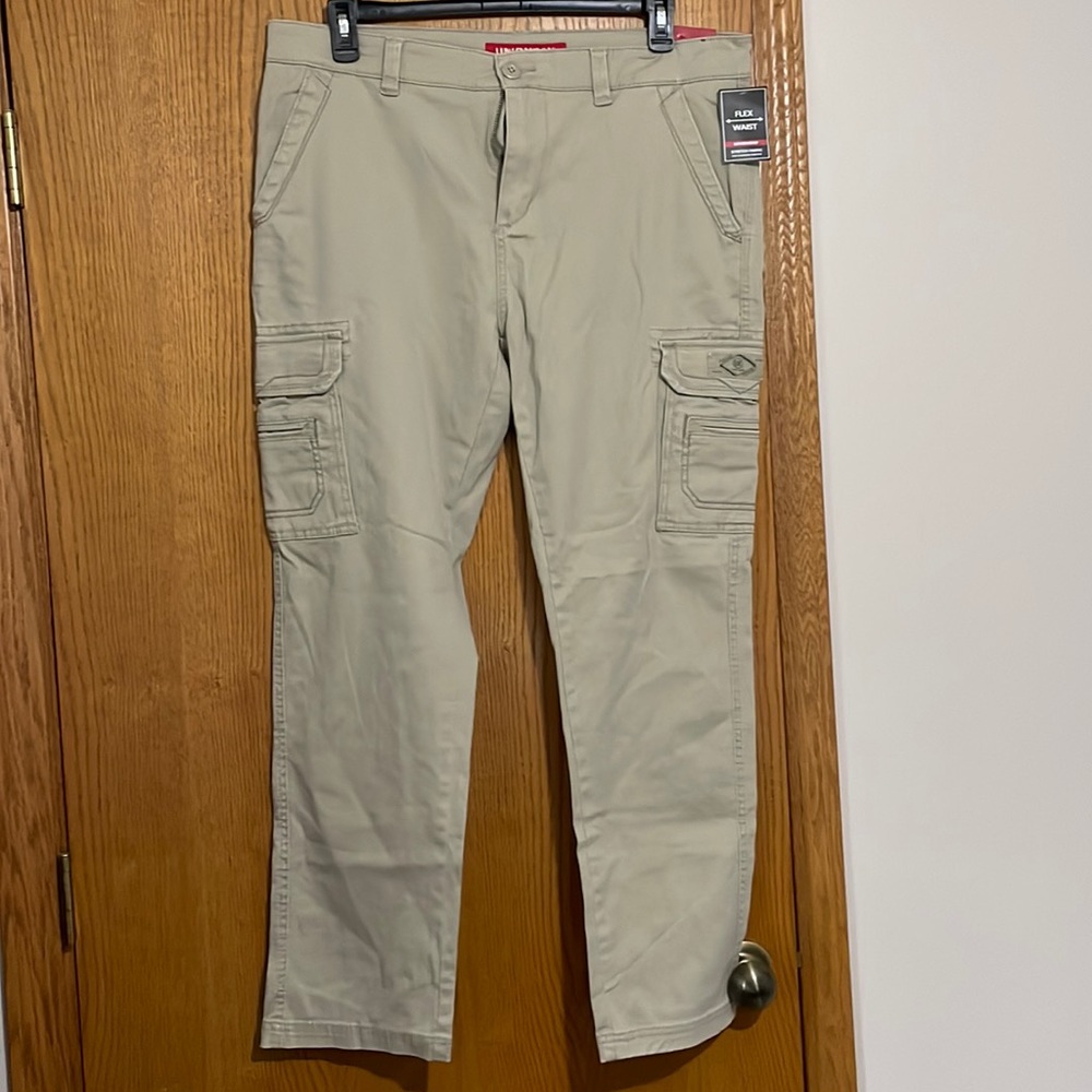 NWT Men's cargo pants.
